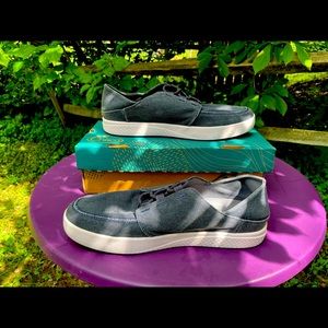 CHACO :LIKE NEW! M’s 11  “Ojai 3 Eye” ( NAVY)